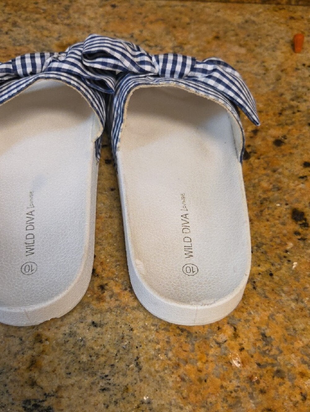 White Women Slide Sandals with Navy Gingham Bow Sz 10 - Picture 4 of 5